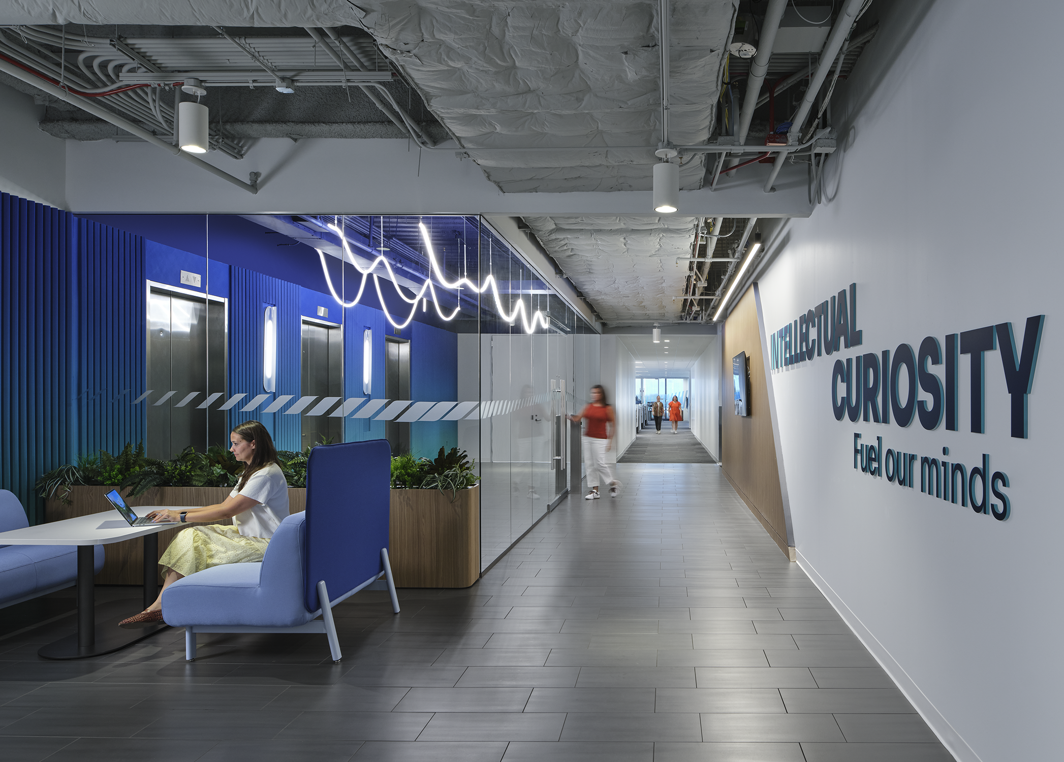 wheels-office relocation-schaumburg_elevator lobby people