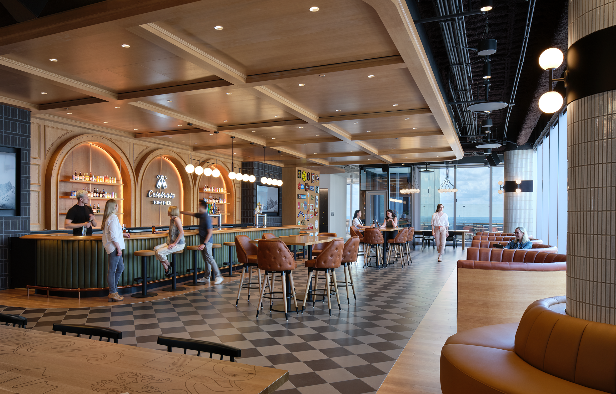 molson-coors-hq-relocation-320-s-canal_pub-and-lounge